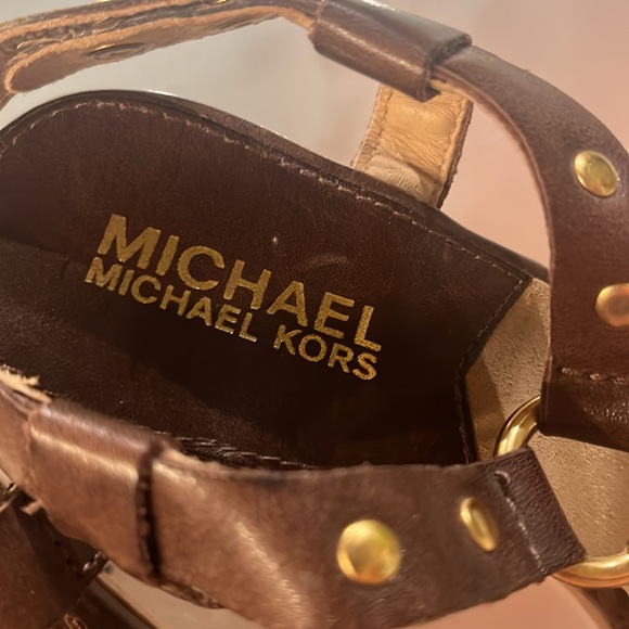 2 pairs of Sandals - Picture 8 of 8